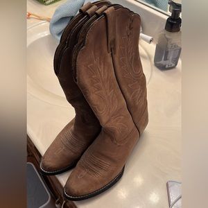 Women’s Ariat cowboy boots